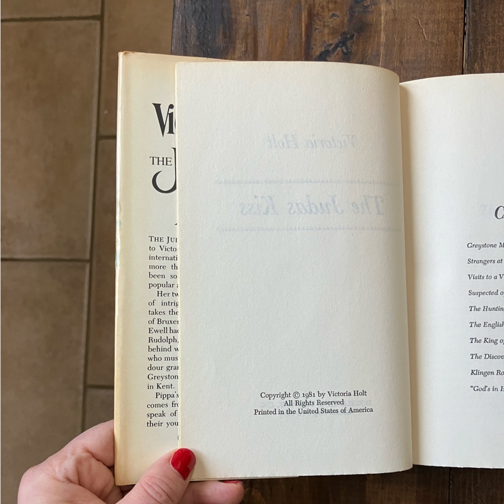 The Judas Kiss by Victoria Holt - Vintage Book Club Edition Hardcover 1981 - Picture 16 of 16